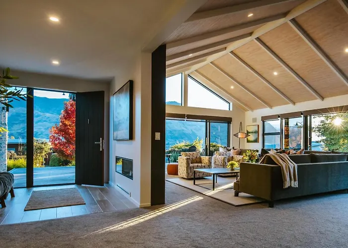 The Clearview House - Views - Sleeps 9 Holiday home *