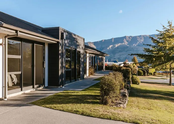 The Clearview House - Views - Sleeps 9