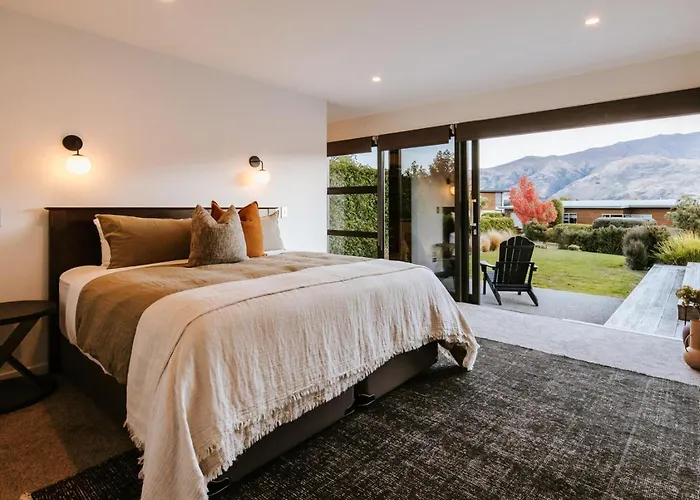 The Clearview House - Views - Sleeps 9