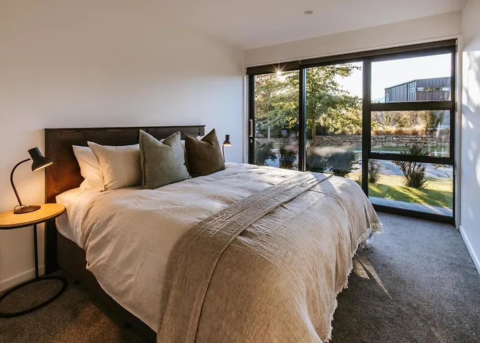 The Clearview House - Views - Sleeps 9 Holiday home