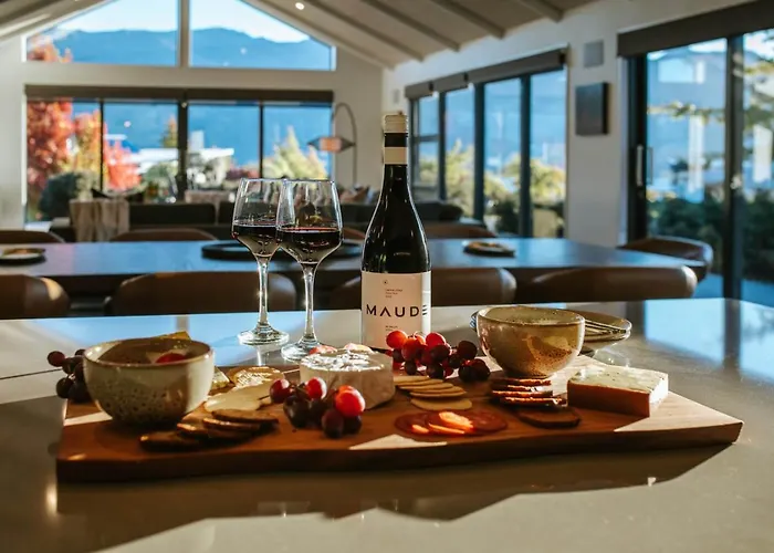 The Clearview House - Views - Sleeps 9 Holiday home *