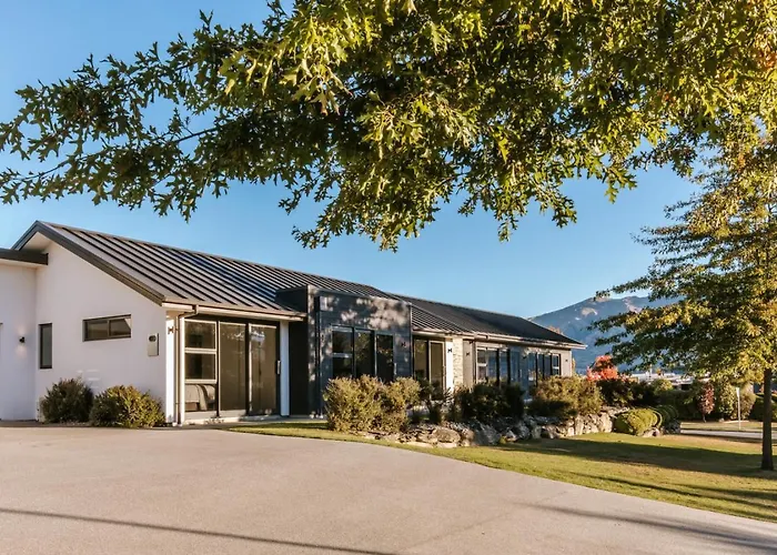The Clearview House - Views - Sleeps 9 *