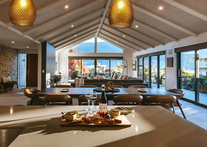 The Clearview House - Views - Sleeps 9 Wanaka