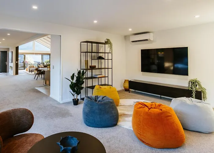 The Clearview House - Views - Sleeps 9