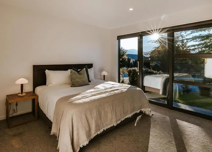 Holiday home The Clearview House - Views - Sleeps 9 *