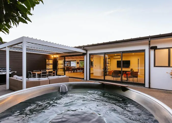 The Clearview House - Views - Sleeps 9