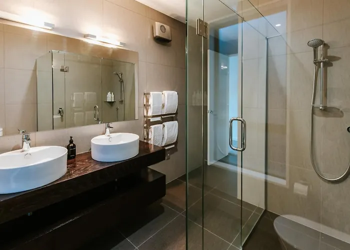 The Clearview House - Views - Sleeps 9 Wanaka
