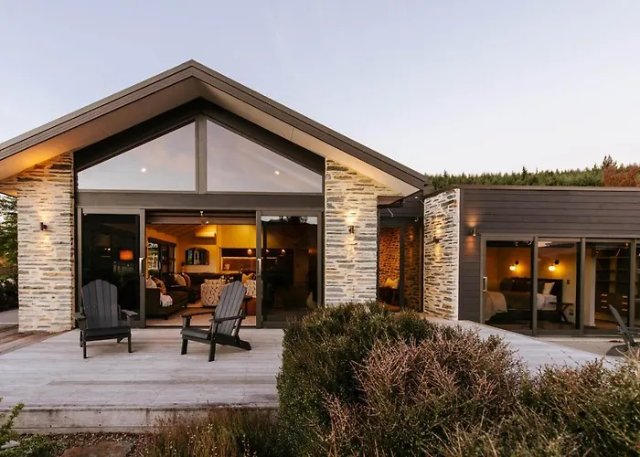 The Clearview House - Views - Sleeps 9 * Wanaka