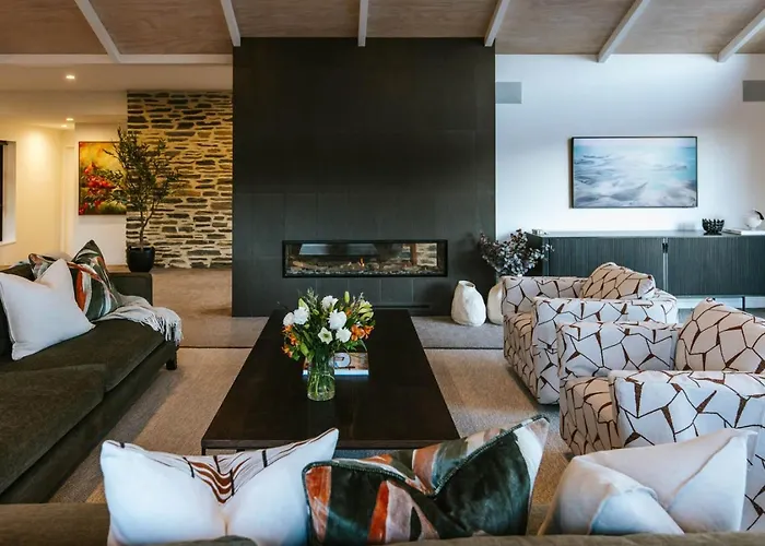 The Clearview House - Views - Sleeps 9 Holiday home